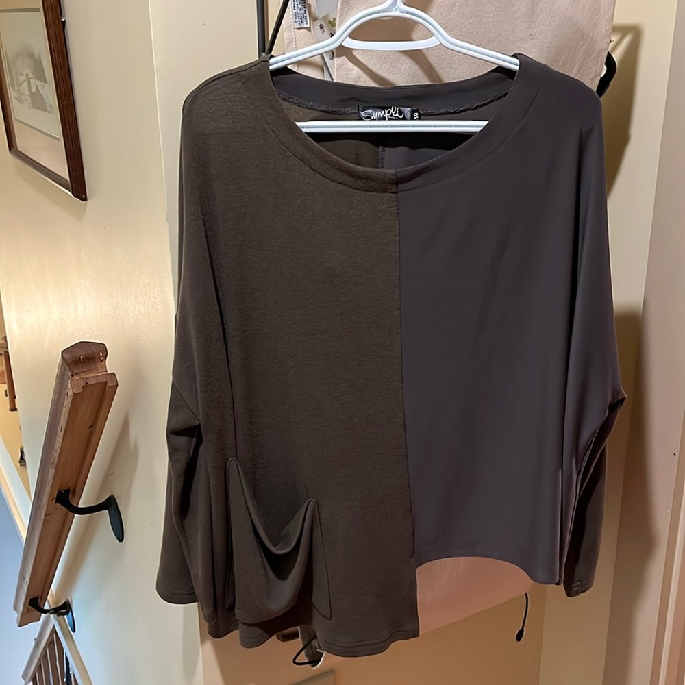 Sympli top with pocket size 10 green